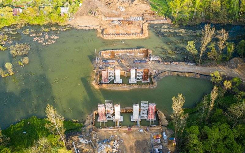 OŚWIĘCIM. Majowy przelot dronem nad budową nowej obwodnicy Oświęcimia do drogi S1