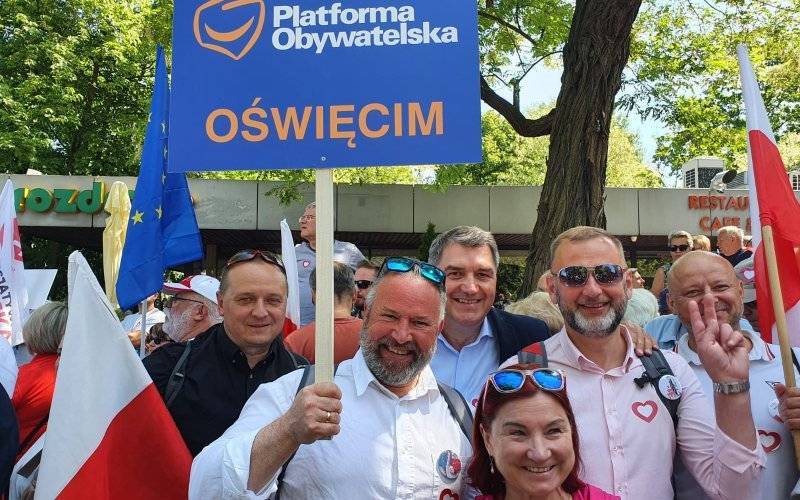 OŚWIĘCIM. Prezydent i działacze lokalnej PO na antyrządowym marszu w Warszawie [FOTO]