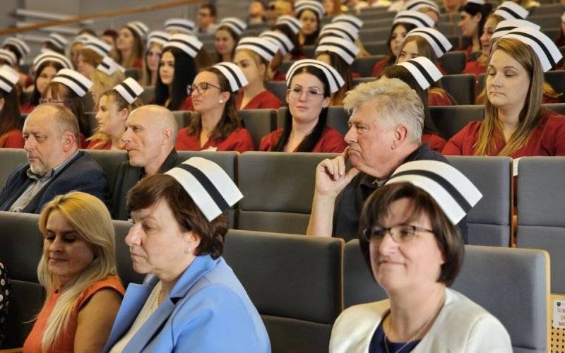 OŚWIĘCIM. „Czepkowanie” studentów pierwszego roku pielęgniarstwa