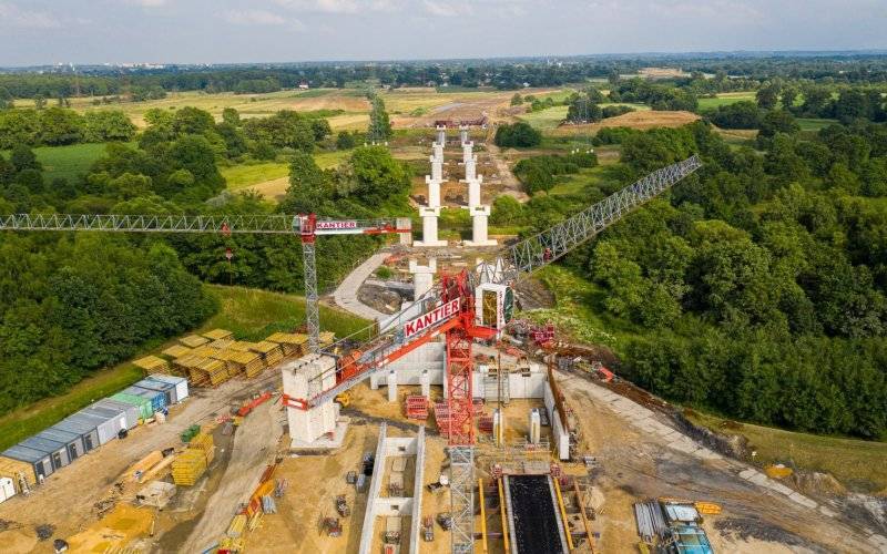 OŚWIĘCIM. Lipcowy przelot dronem nad budową nowej obwodnicy Oświęcimia do drogi S1