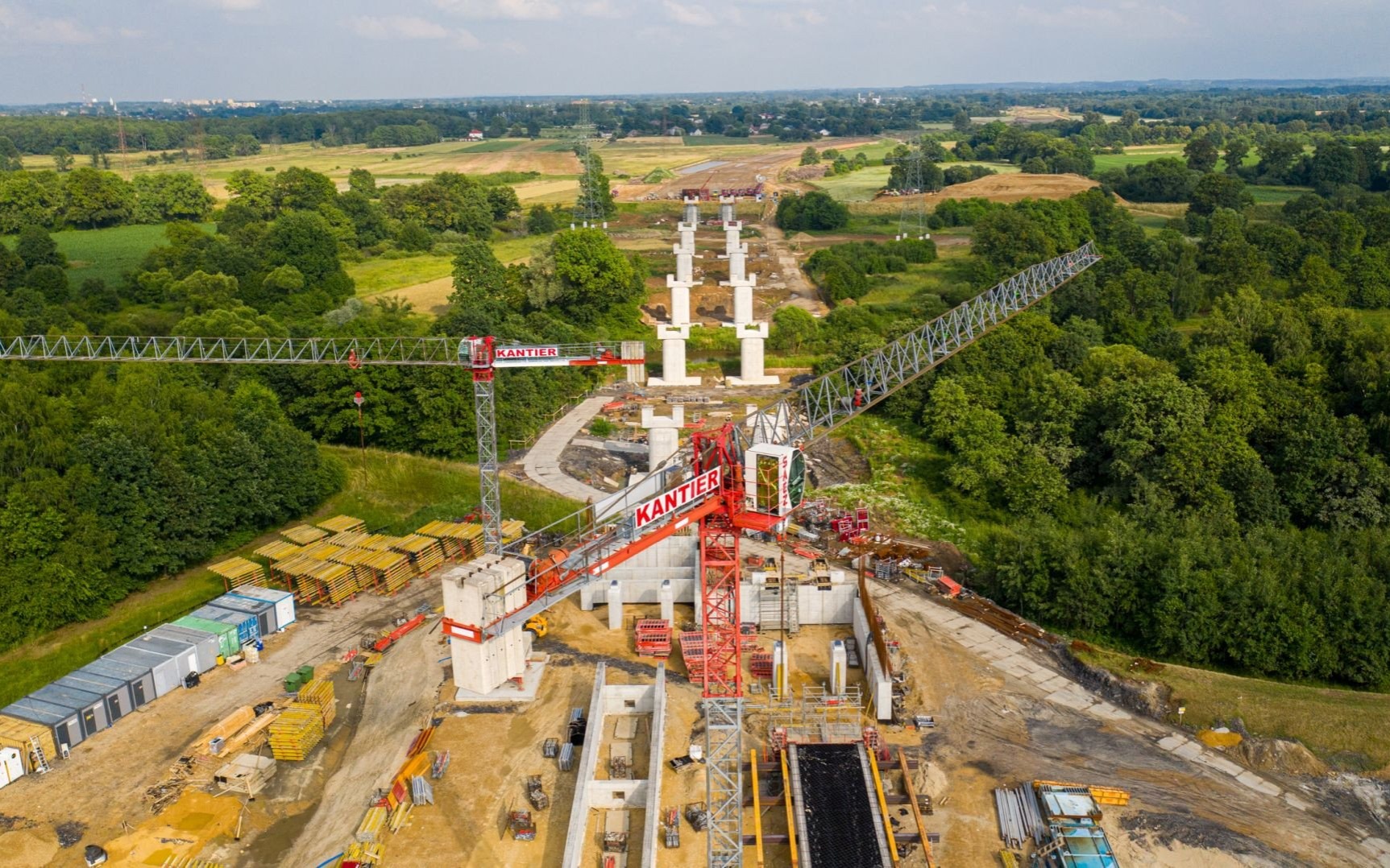 OŚWIĘCIM. Lipcowy przelot dronem nad budową nowej obwodnicy Oświęcimia do drogi S1