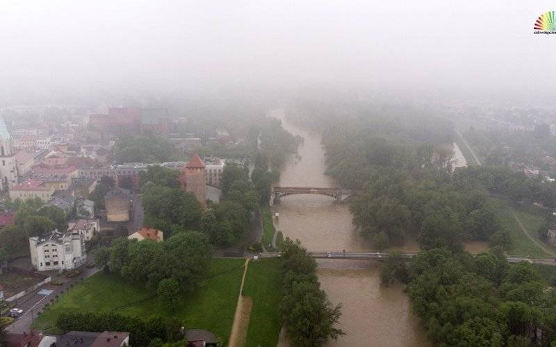 OŚWIĘCIM. IMGW ostrzega przed silnym deszczem z burzami w Małopolsce