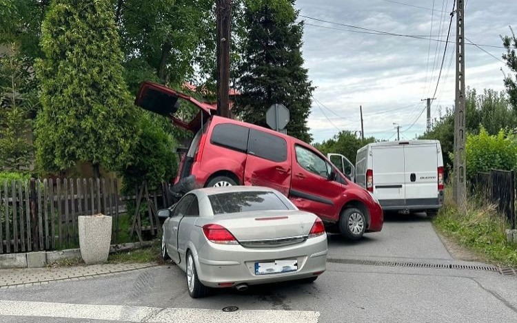 BRZEZINKA. Kolizja dwóch samochodów wyglądała poważnie