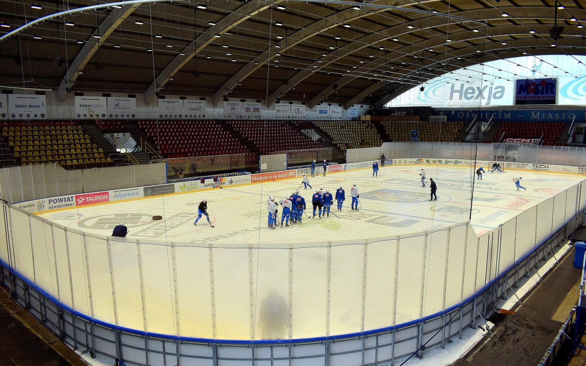 OŚWIĘCIM. 50 tys. zł. za logo powiatu na koszulkach, bandach i social mediach