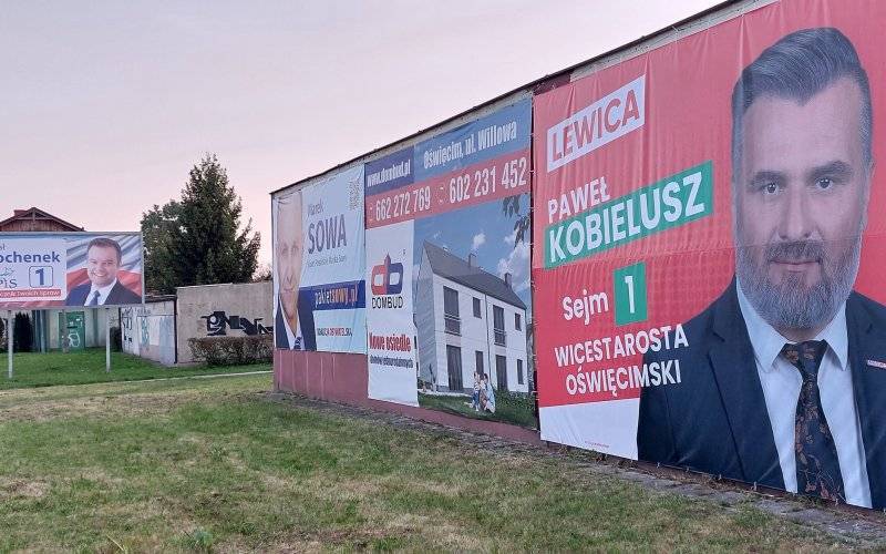 OŚWIĘCIM. Twoja twarz brzmi znajomo… czyli wyborcza baneroza