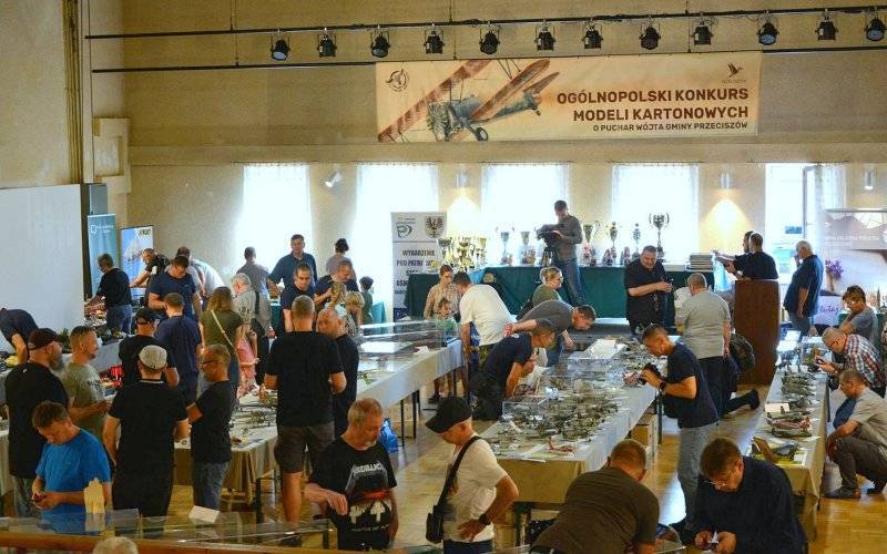 PRZECISZÓW. Blisko 500 modeli kartonowych na ogólnopolskim konkursie