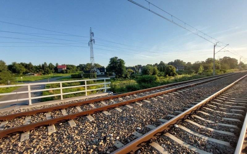 PUBLICYSTYKA. Potrzebny jest dworzec autobusowy i kolejowy przystanek Kruki