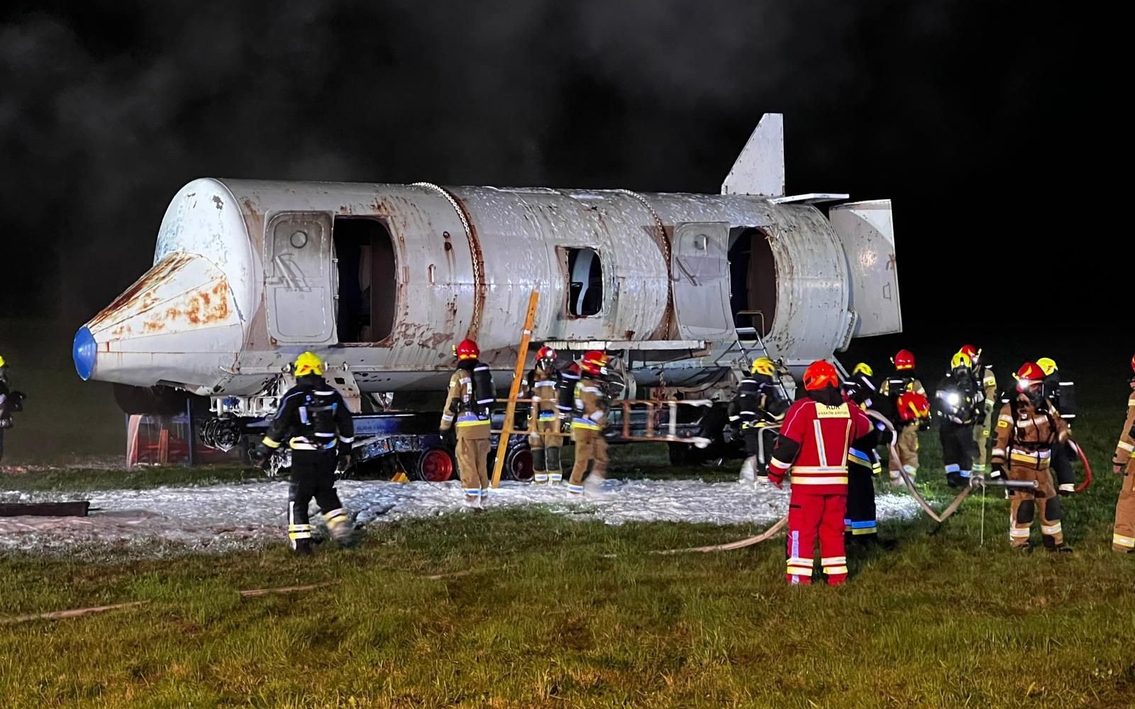 KRAKÓW. Nocne ćwiczenia na terenie Międzynarodowego Portu Lotniczego Kraków Airport