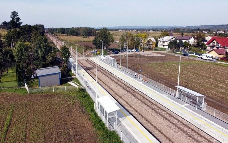 POWIAT. Nowe tory, perony i obiekty inżynierskie ułatwiają podróże na linii nr 94 z Krakowa do Oświęcimia