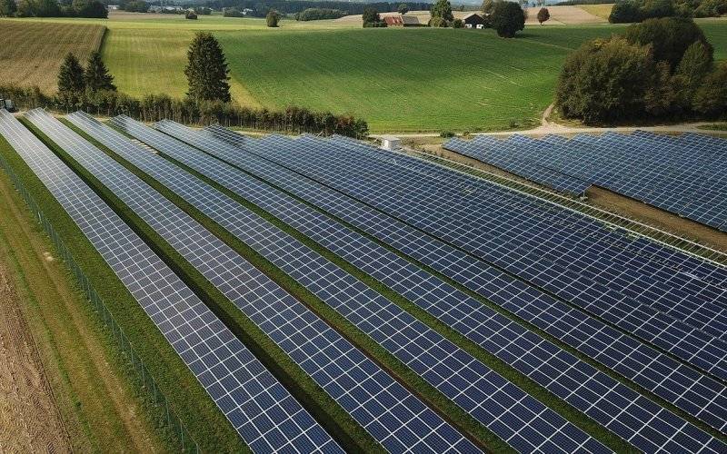 Jak zbudować farmę fotowoltaiczną i czy ten biznes się opłaca?