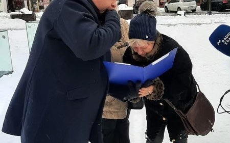 OŚWIĘCIM. Radni zbierali podpisy poparcia, aby urzędnicy nie zarabiali najniższej krajowej