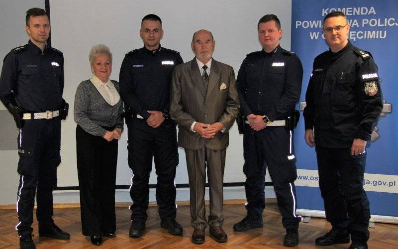 OŚWIĘCIM. Seniorzy chcieli podziękować policjantom za uratowanie życia