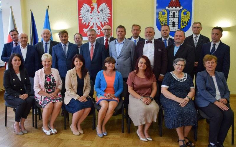 PUBLICYSTYKA. Oświęcim traci radnego, w Brzeszczach wybory jednomandatowe