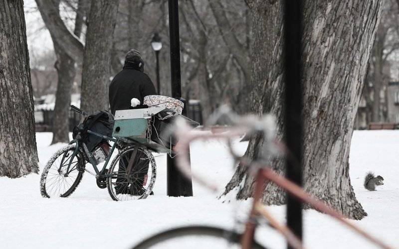 OŚWIĘCIM. Zauważyła skulonego, zziębniętego, nietrzeźwego mężczyznę pod jednym z supermarketów