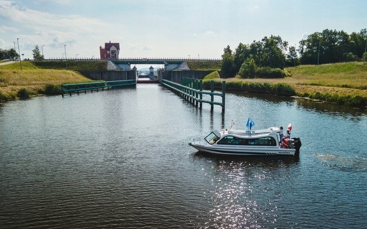 OŚWIĘCIM. Rejs gwiazd łodzią wycieczkową z Oświęcimia do Krakowa – licytacja WOŚP