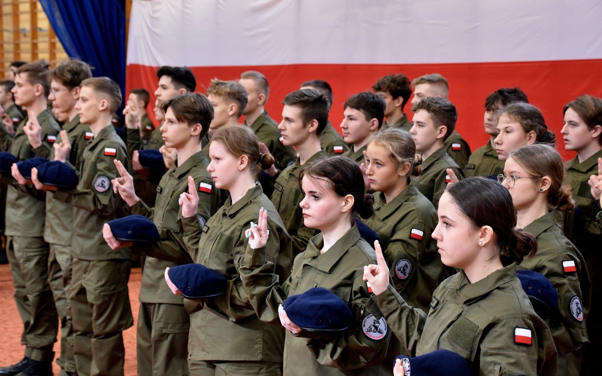 POWIAT. Ślubowanie klas pierwszych Oddziału Przygotowania Wojskowego w Chemiku