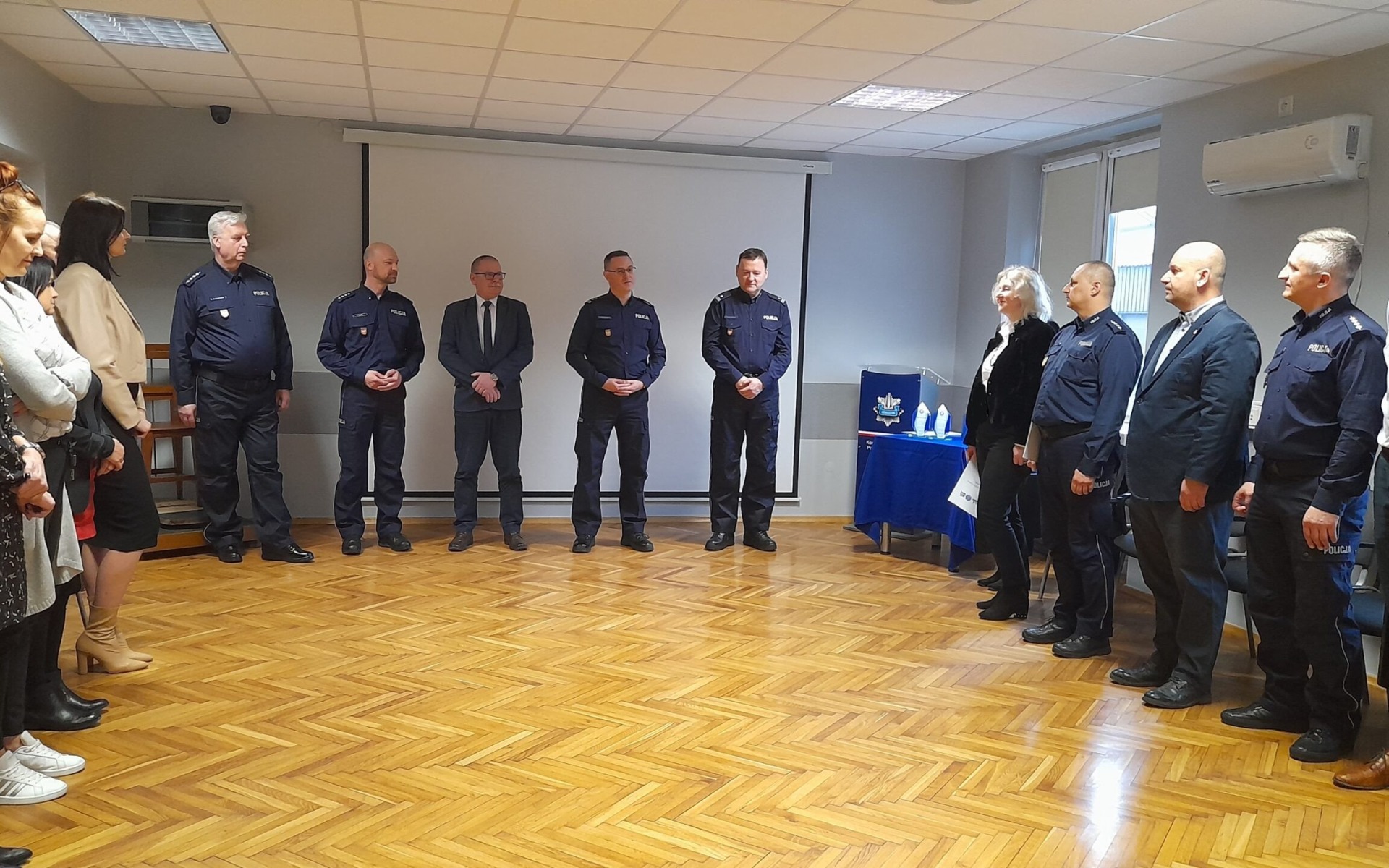 POWIAT. Zmiany warty na komisariatach Policji w Brzeszczach i Chełmku