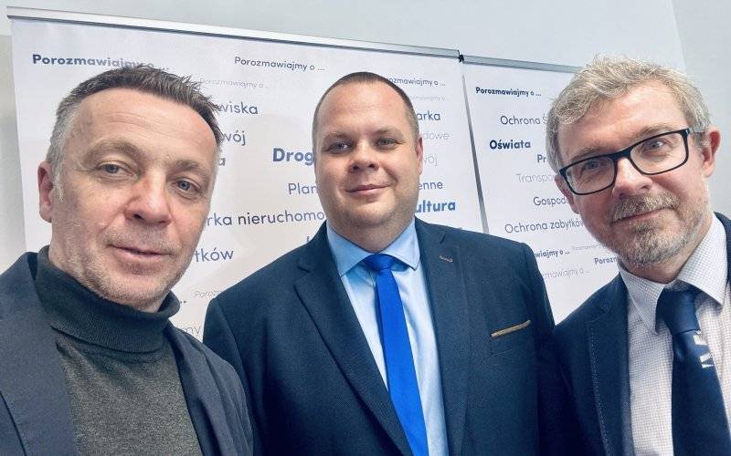 Oświęcim to już tylko 33,5 tysiąca mieszkańców. Miasto trzeba naprawić – mówi dr Jakub Przewoźnik