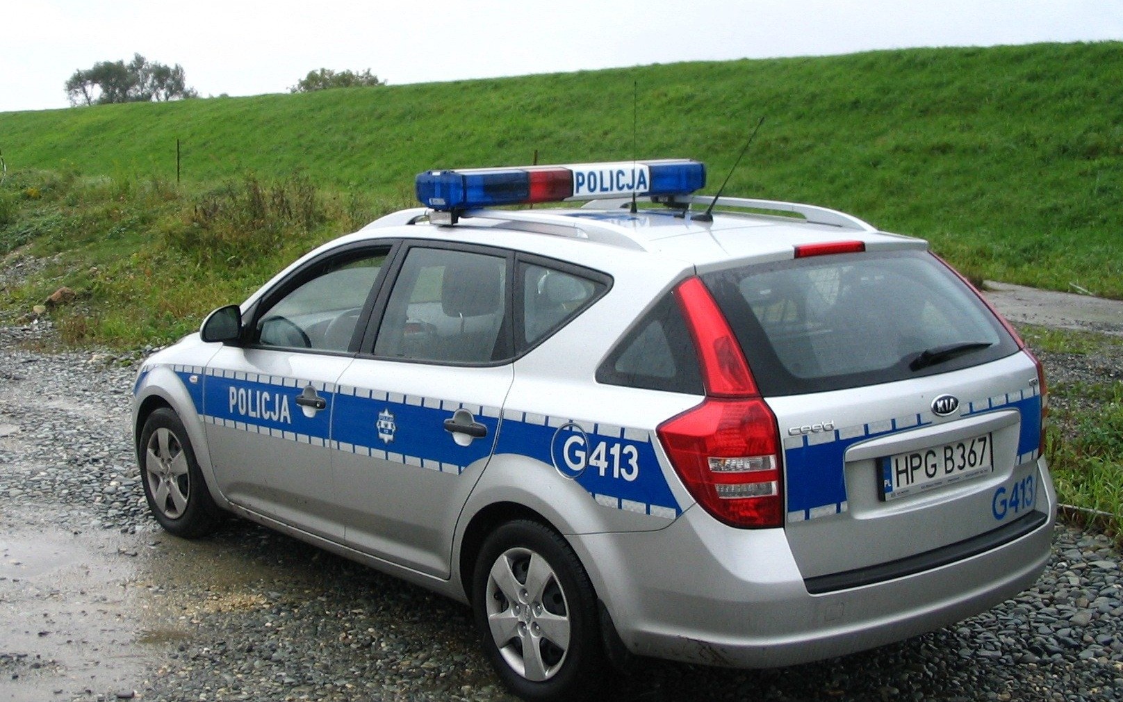 OŚWIĘCIM. Dzielnicowy razem z Strażą Rybacką zatrzymali poszukiwanego 37-latka