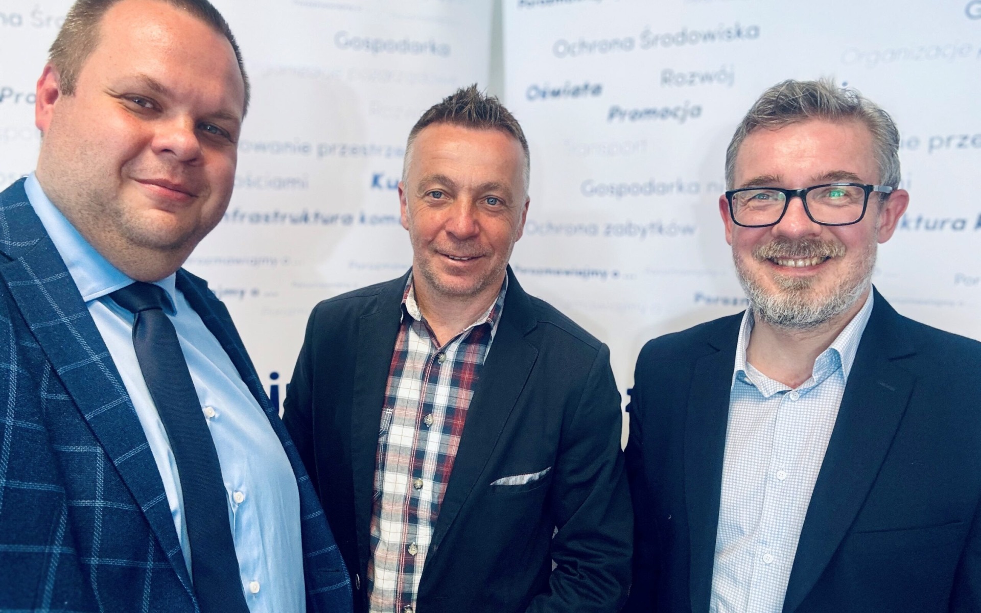 Porozmawiajmy.O. Po I sesji. W powiecie ciepłe gesty, w mieście wieje chłodem