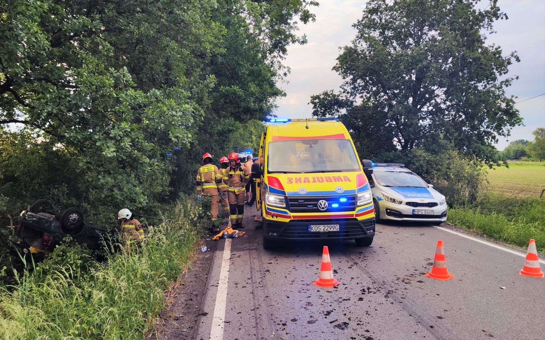 POWIAT. Wypadek drogowy w Zatorze: Młody kierowca dachował na ulicy Sikorskiego