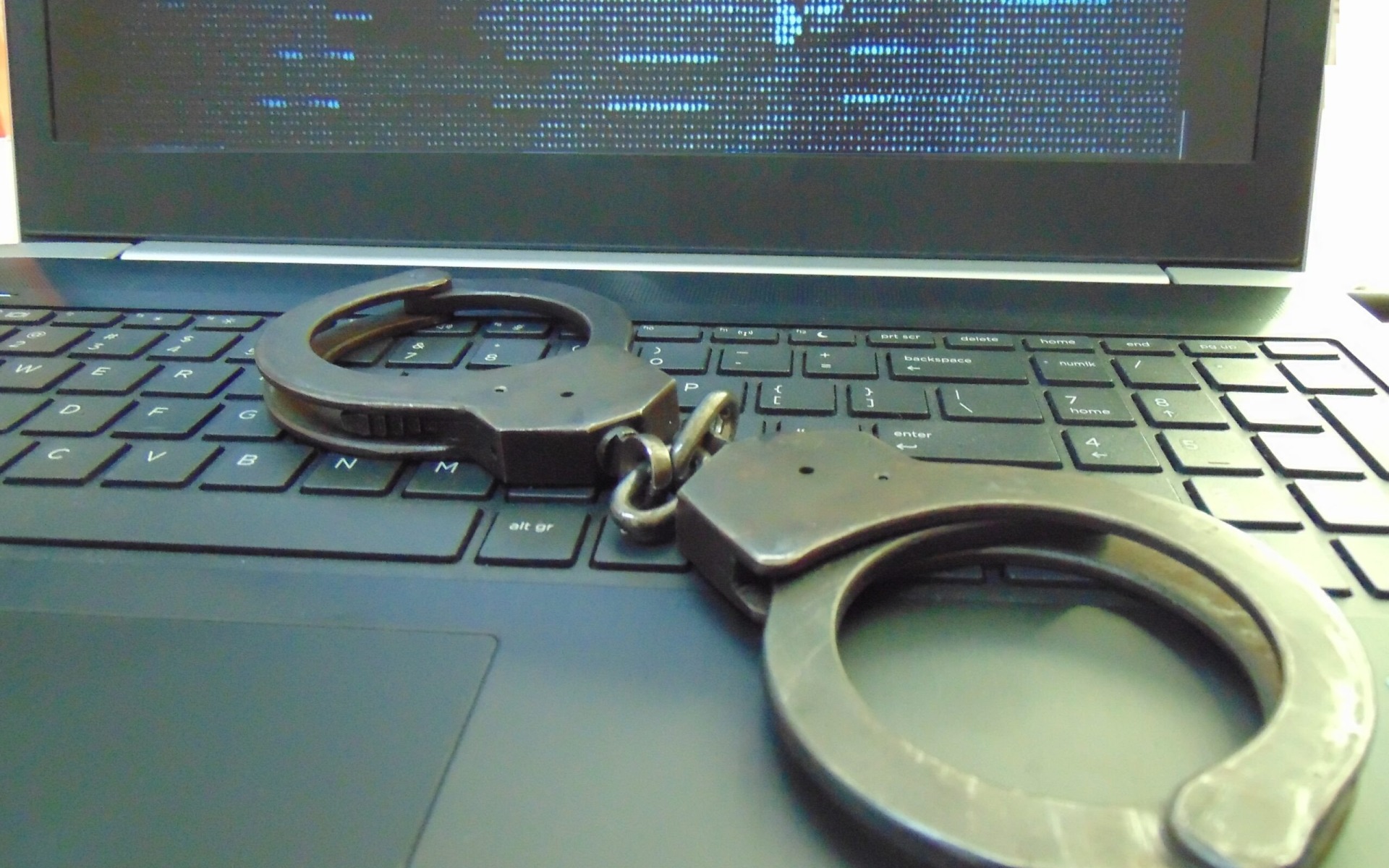 Kradzież z konta bankowego w Oświęcimiu: policja ostrzega przed oszustami