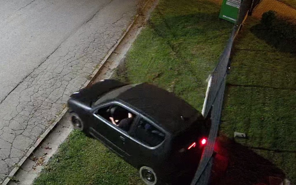 Policja w Kętach zatrzymuje sprawcę uszkodzenia ogrodzenia w Witkowicach