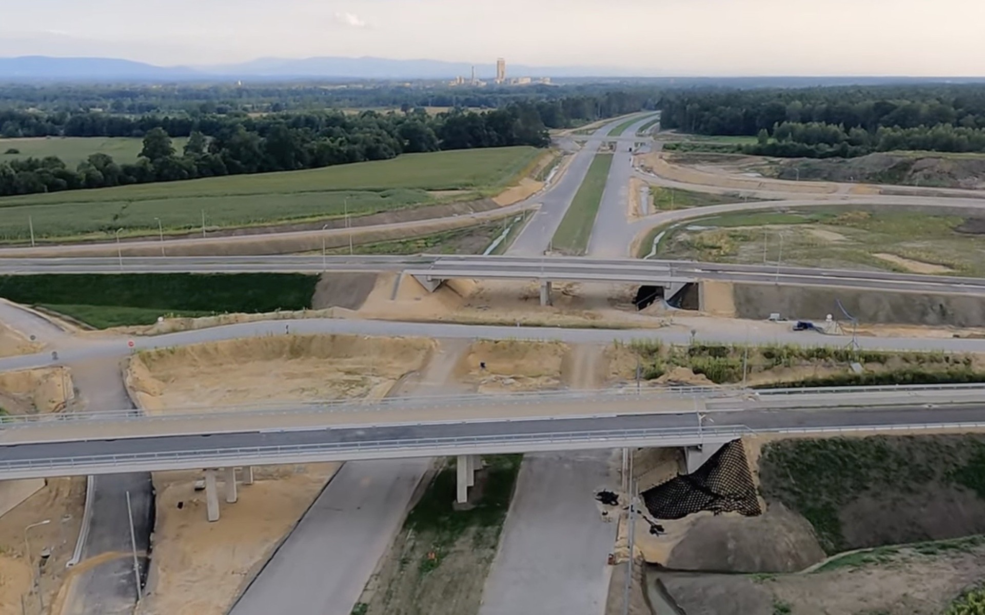 Przeloty paralotnią Mirosława Stecyka nad budową trasy S1 do węzła Oświęcim