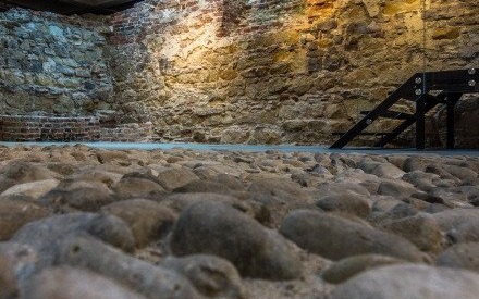 Odkryj ruiny XVI-wiecznego Ratusza w Oświęcimiu za pomocą kodów QR