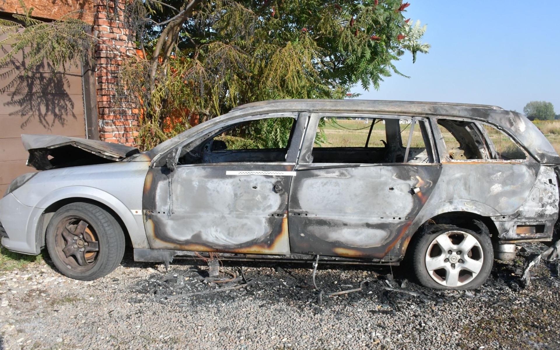 32-latek z Osieka podejrzany o podpalenie trzech aut – Sąd wydał decyzję!