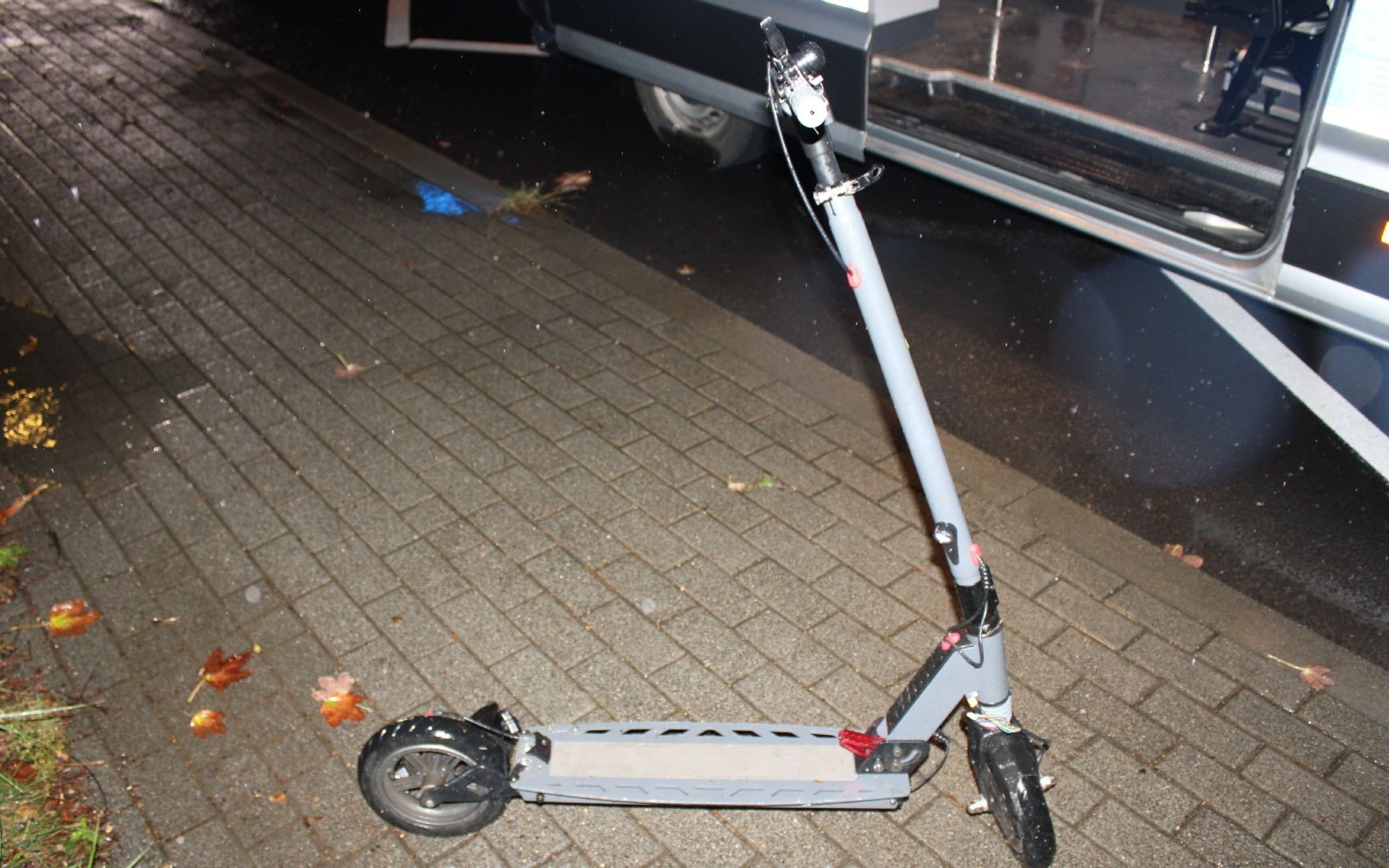 Tragiczne zdarzenie drogowe w Jawiszowicach – hulajnoga elektryczna i samochód osobowy