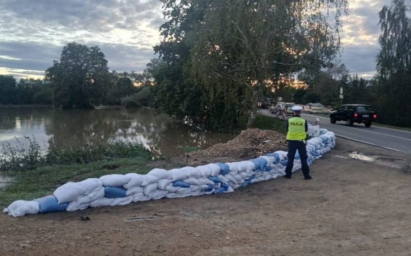 Zamknięty most na Wiśle! Ruch na trasie Brzeszcze–Pszczyna wstrzymany – Sprawdź najnowsze utrudnienia!