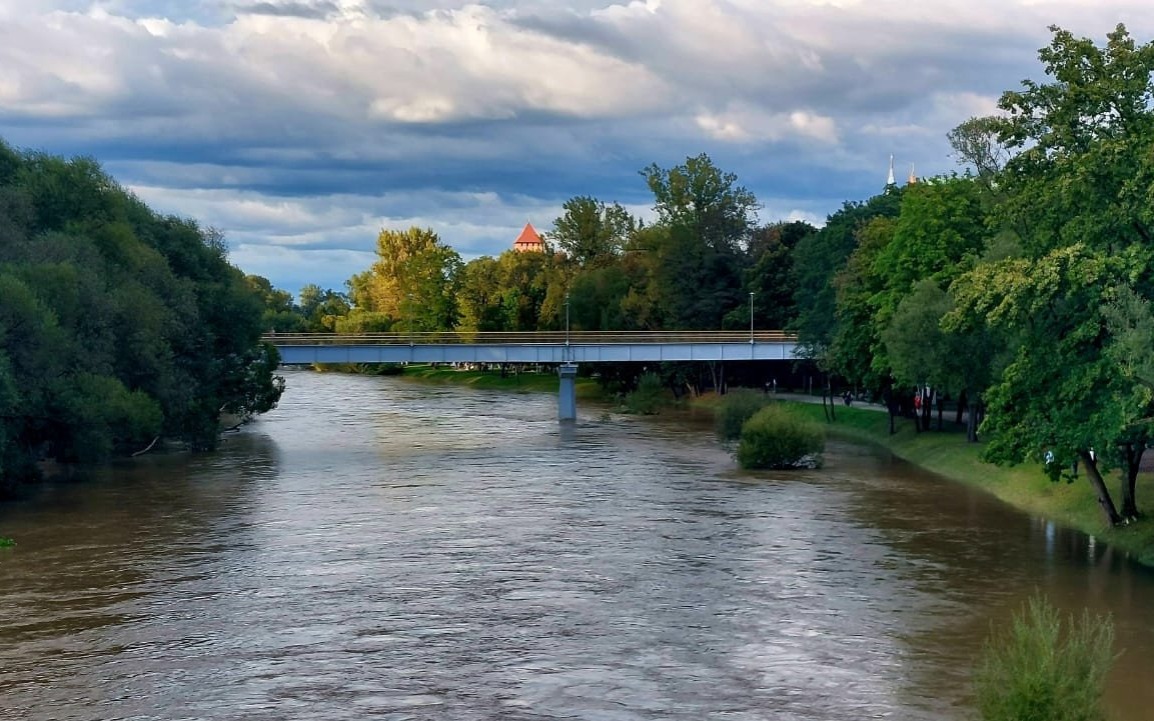 Alarm przeciwpowodziowy w Oświęcimiu: Woda w Sole opada, ale czujność nadal wymagana!