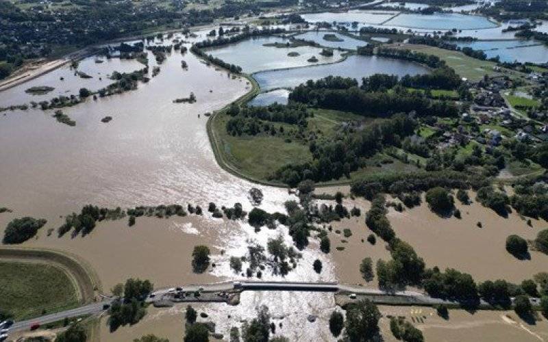 Przywrócony został ruch na moście biegnącym nad rzeką Wisłą (DW 933) trasa Brzeszcze – Pszczyna