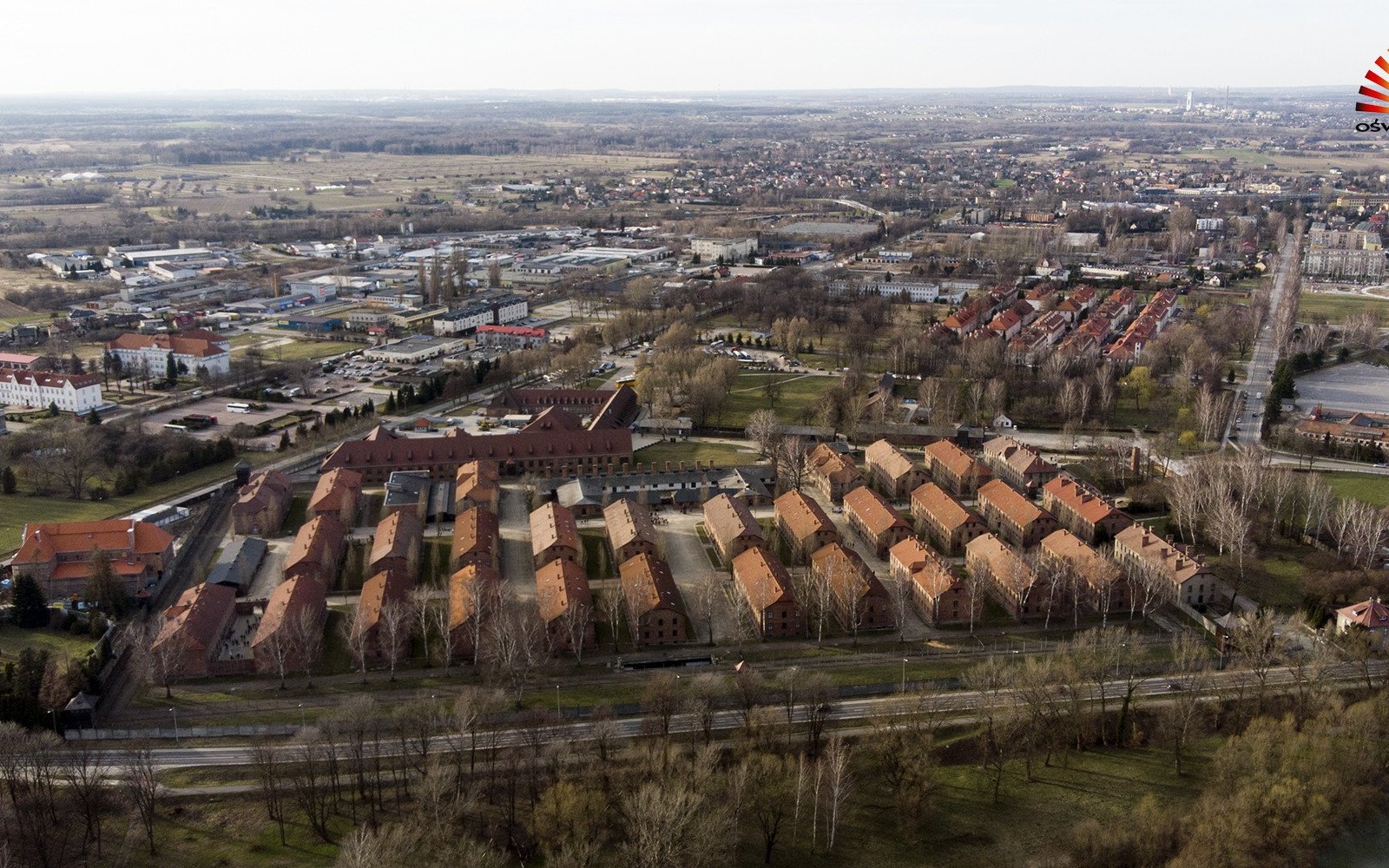 Auschwitz-Birkenau: Jak bezpiecznie zarezerwować wizytę? Unikaj nieuczciwych praktyk!