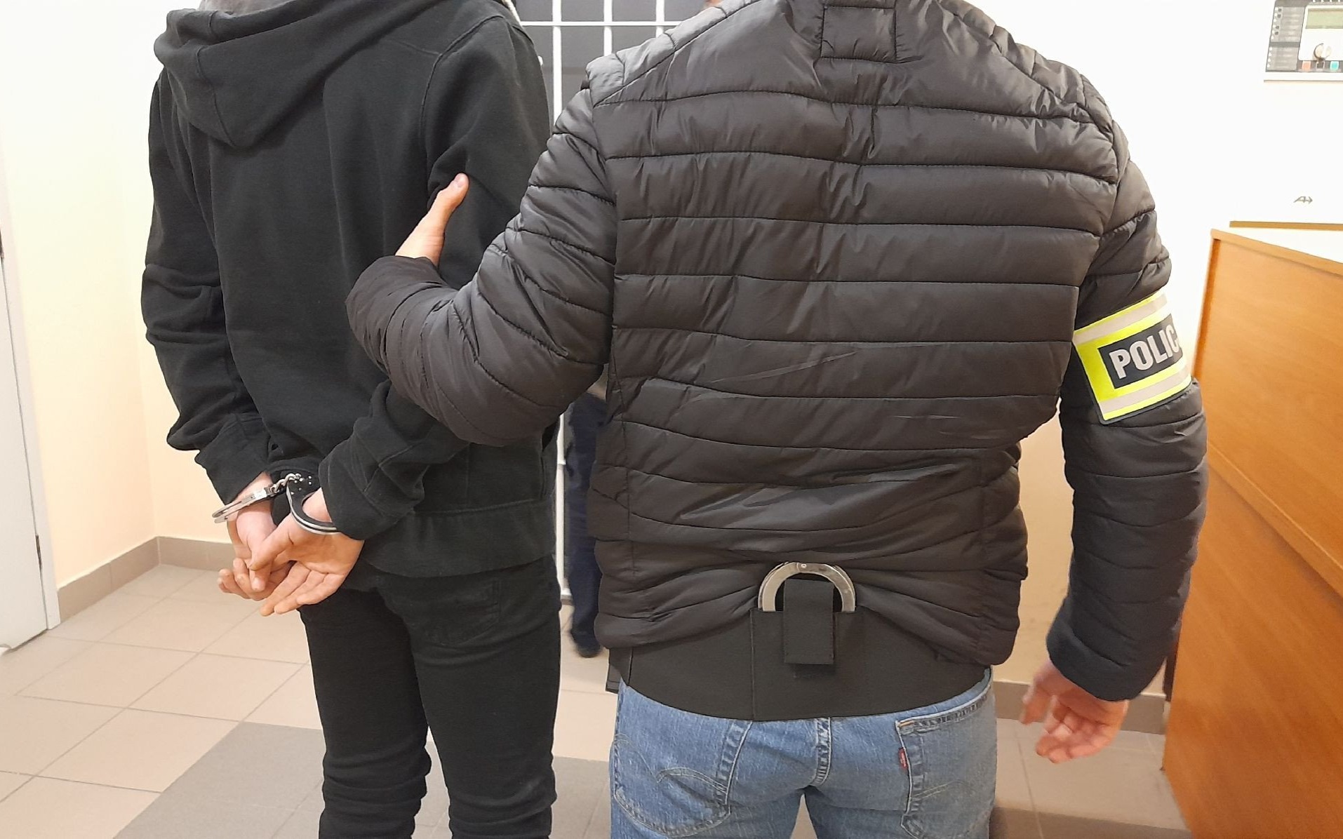 Policjanci z Oświęcimia zatrzymali 40-latka za znęcanie się nad matką