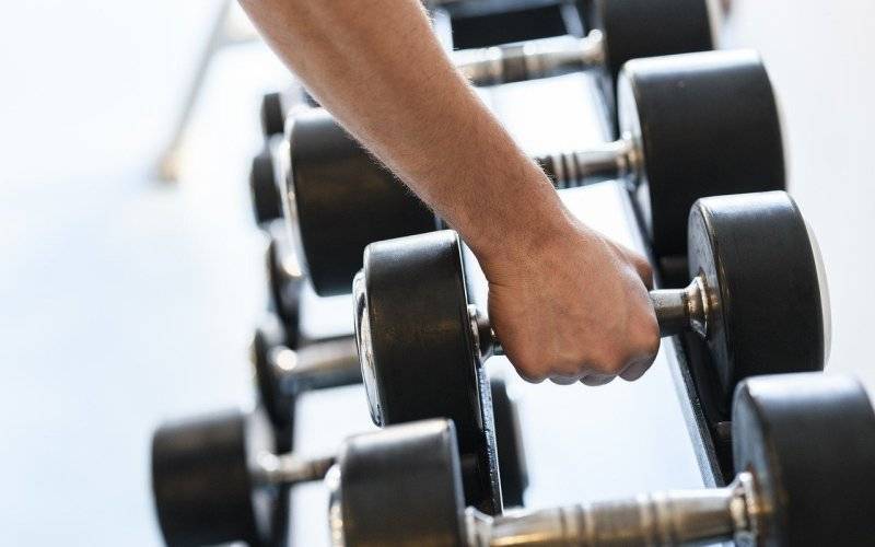 Jakie podstawowe maszyny do cardio warto mieć na siłowni?