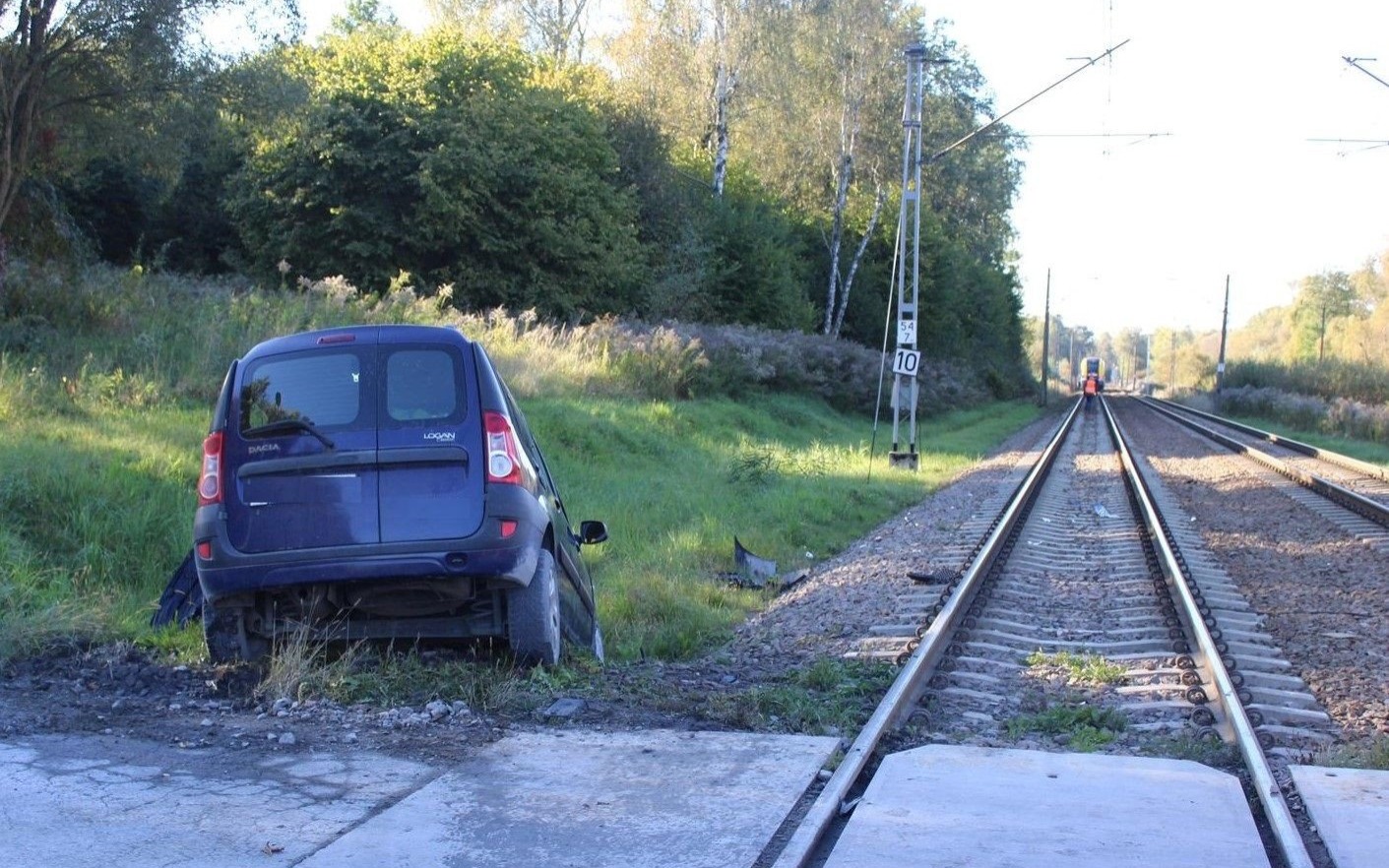 Włosienica: Kolizja na torach i plany modernizacji przejazdów kolejowych w Małopolsce. Co robi PKP PLK, by poprawić bezpieczeństwo?