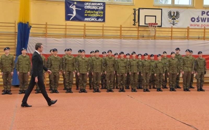 Zobacz, jak 30 młodych kadetów złożyło ślubowanie w „Chemiku” przed Świętem Niepodległości!