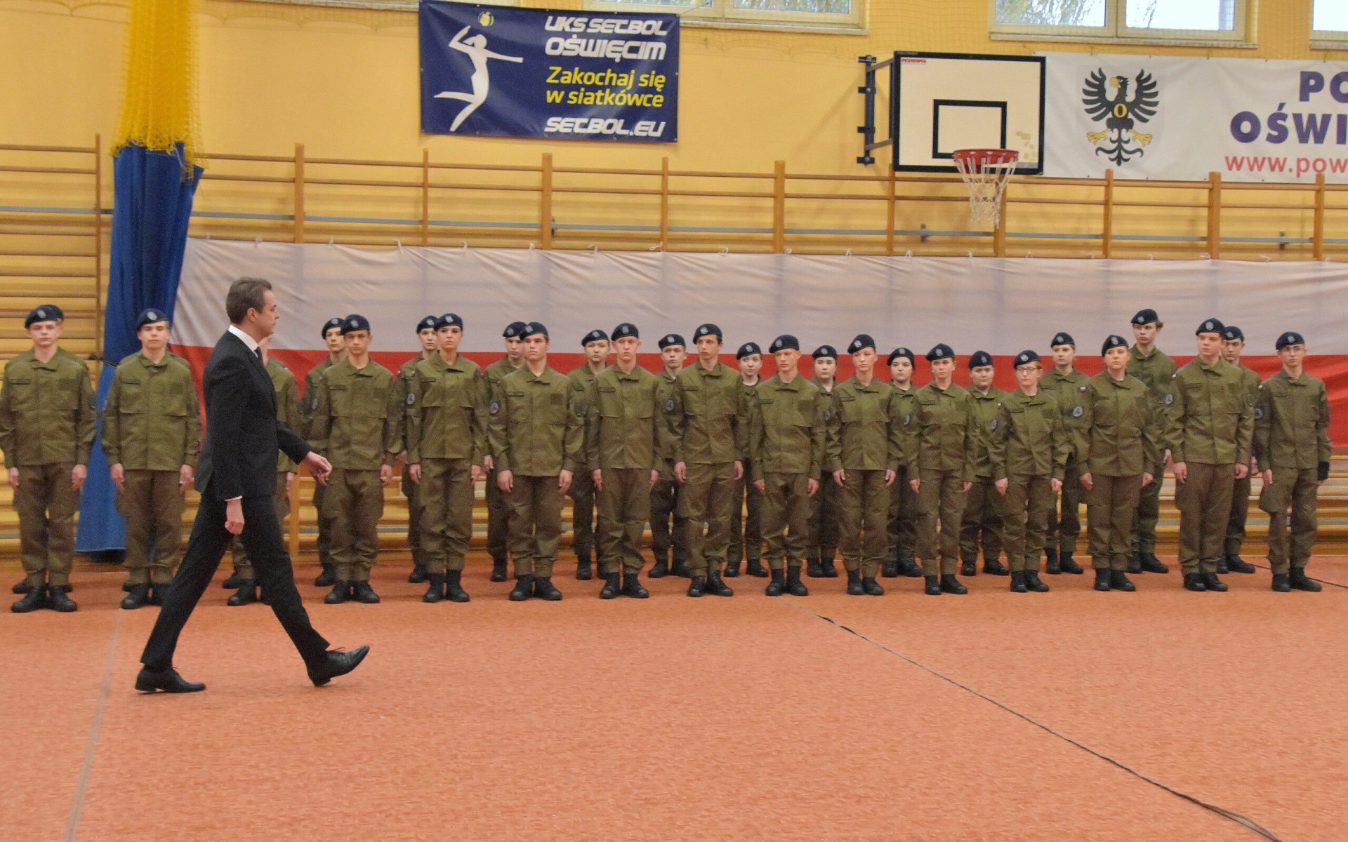 Zobacz, jak 30 młodych kadetów złożyło ślubowanie w „Chemiku” przed Świętem Niepodległości!