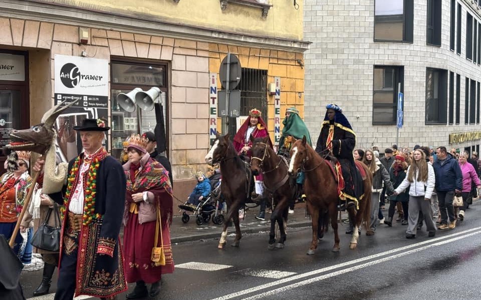 Trzej Królowie przeszli ulicami miasta! Zobacz, co wydarzyło się podczas uroczystości!