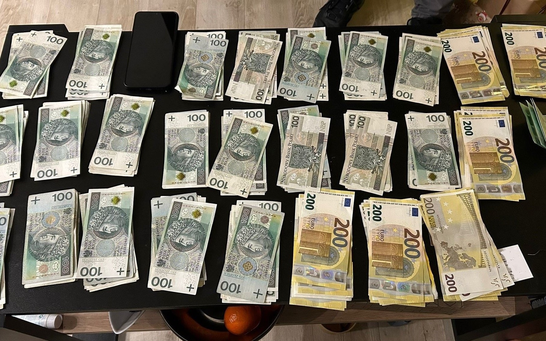 Policja zatrzymała włamywacza z Bielska-Białej i odzyskała skradzioną gotówkę