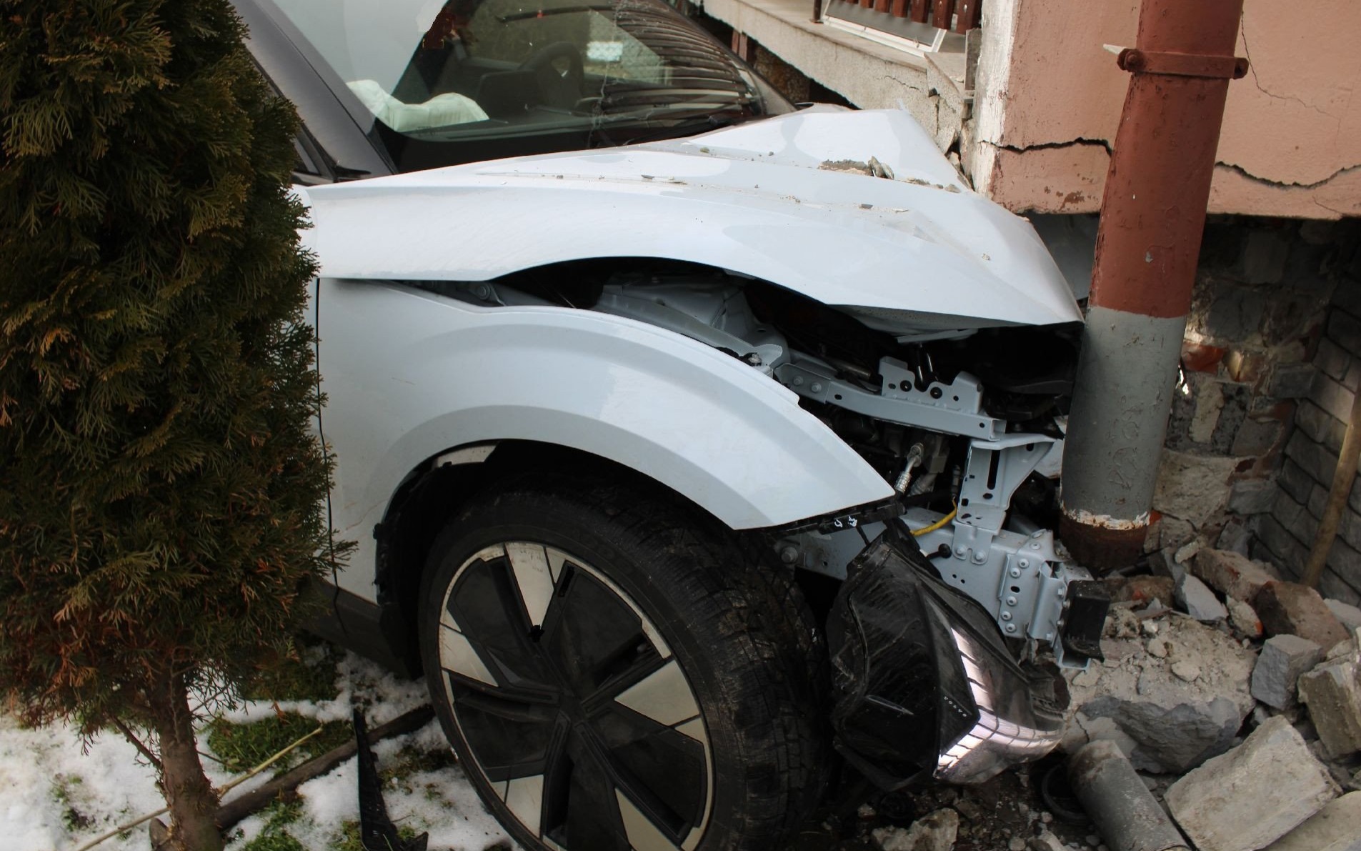 Przeciszów: System eCall wezwał pomoc po kolizji – kierowca miał 3,7 promila!