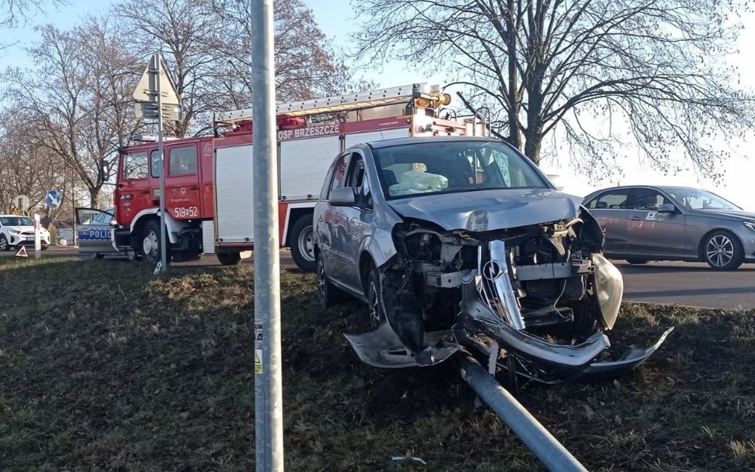 Kolizja w Brzeszczach – kierująca uderzyła w słup energetyczny