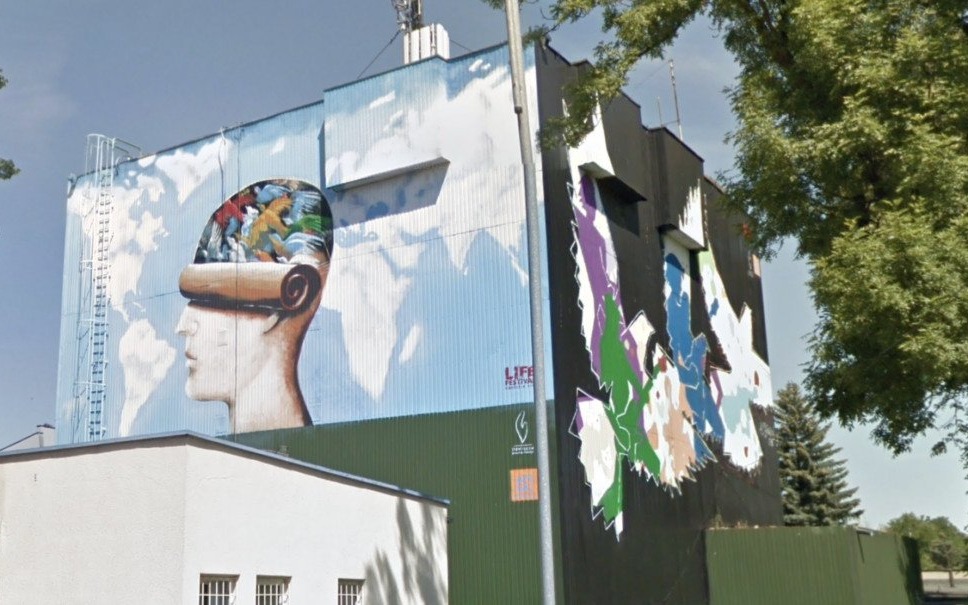 Andrzej Pągowski uhonorowany Złotym Medalem „Gloria Artis” – twórca muralu pokoju w Oświęcimiu