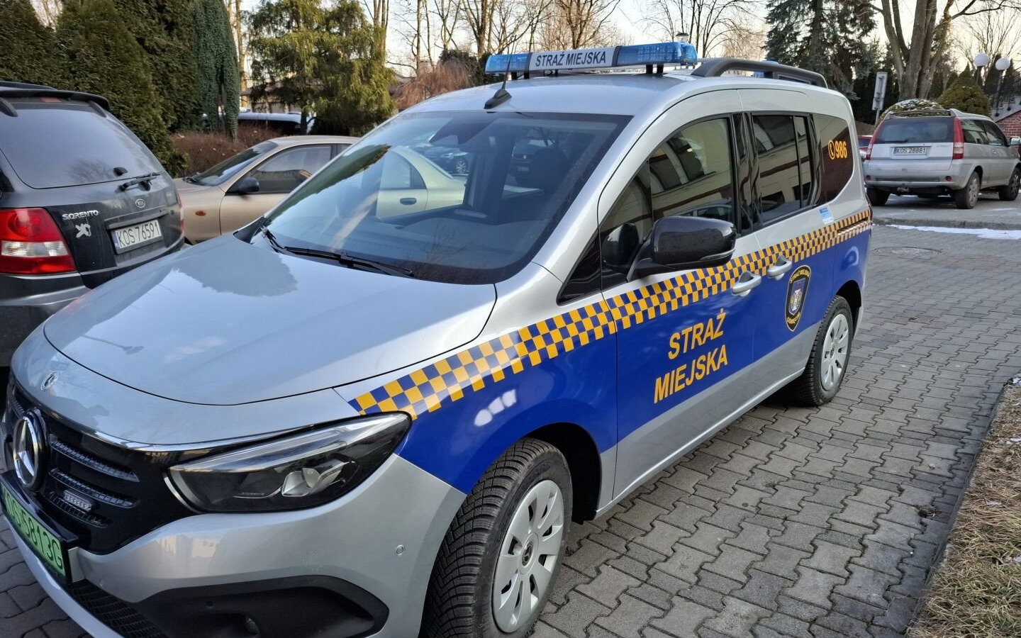 Oświęcimska Straż Miejska z nowym elektrycznym radiowozem – opinie podzielone