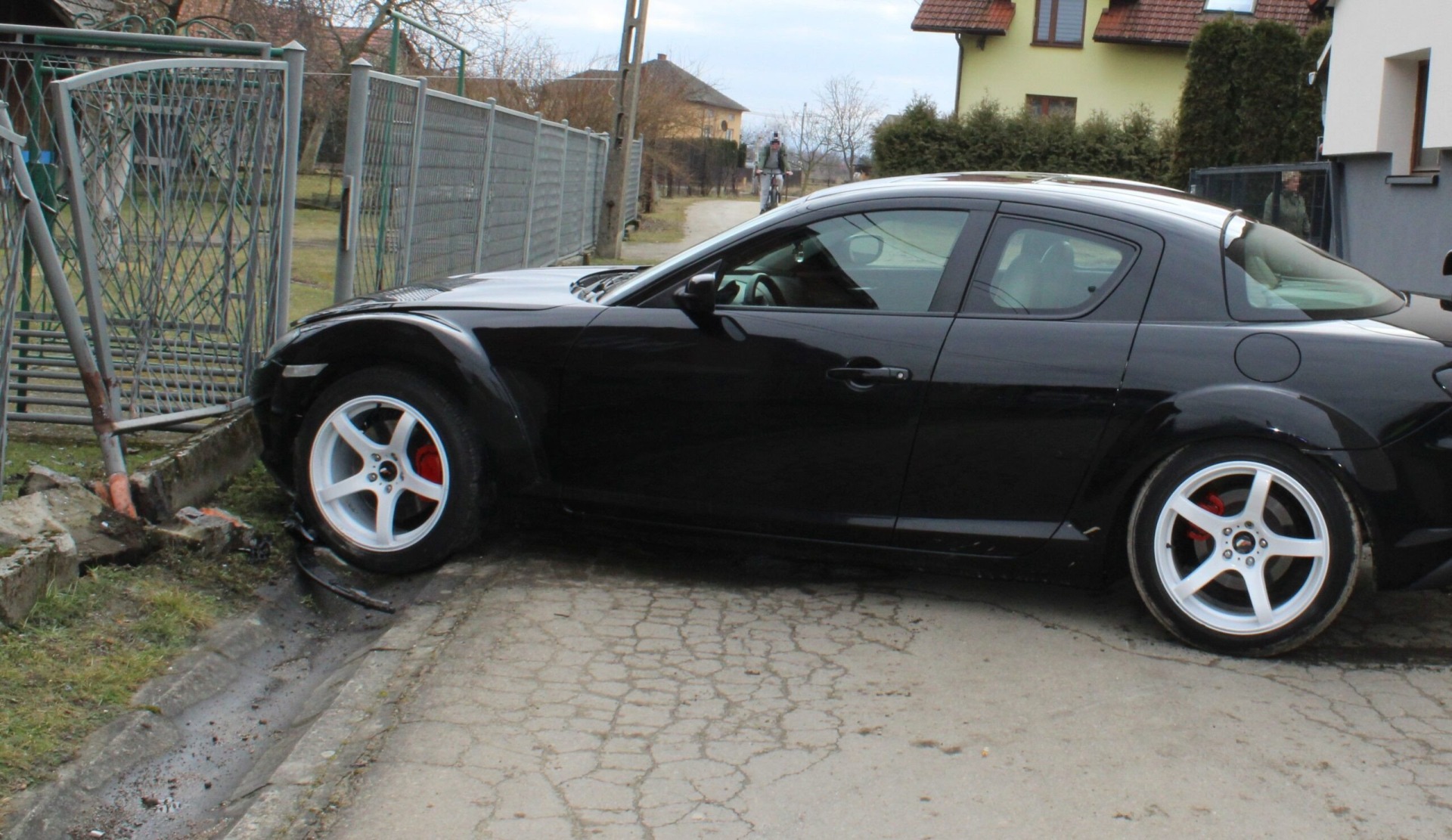 Pościg za kierowcą mazdy – złamał zakaz i prowadził pod wpływem narkotyków