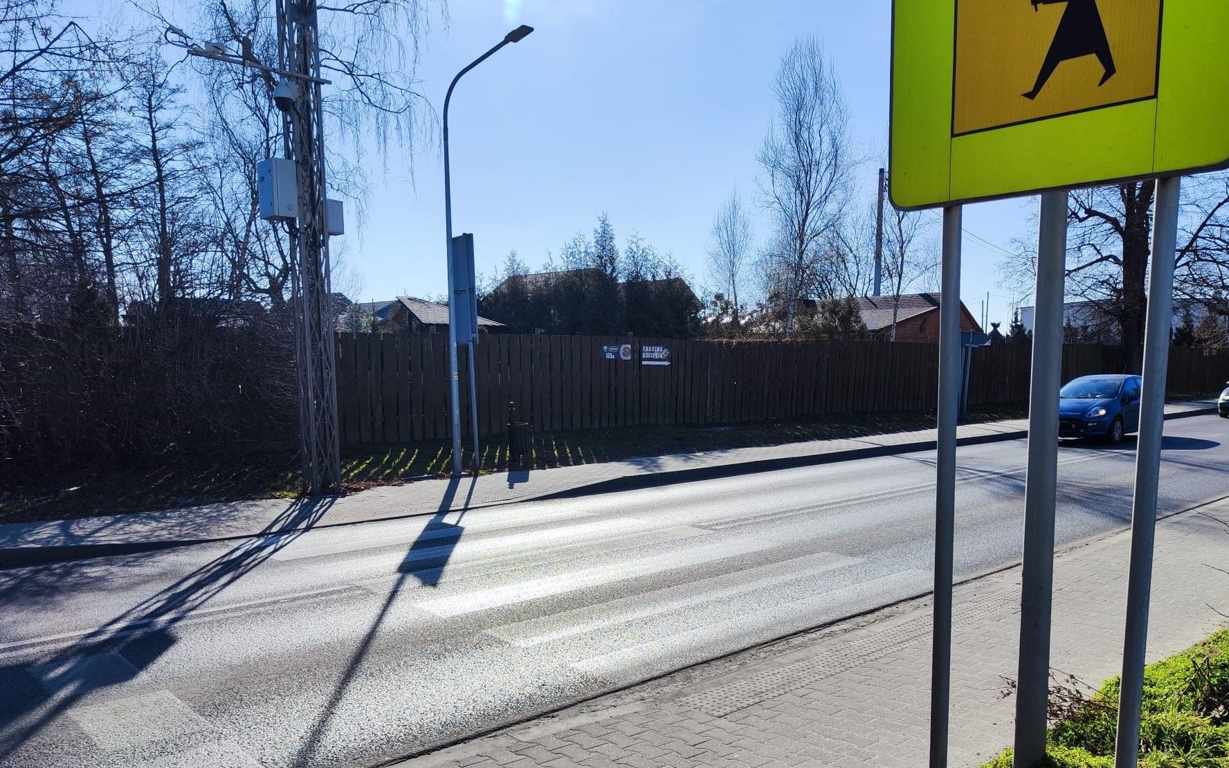 Potrącenie na przejściu dla pieszych w Zatorze – 68-latka trafiła do szpitala