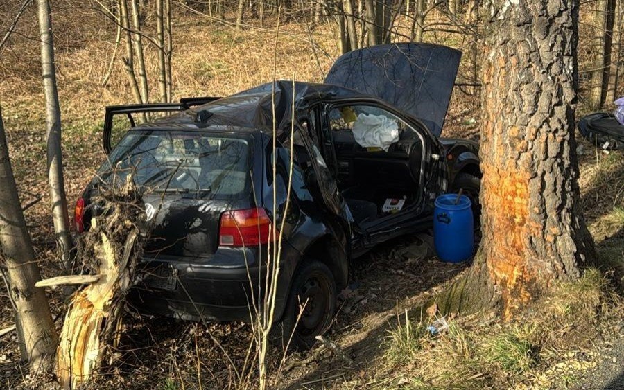 Aktualizacja: Nie żyje 15-letnia pasażerka wypadku w Kętach