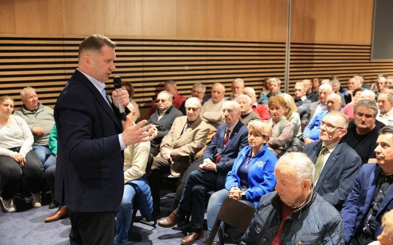 Tłumy na spotkaniu z Przemysławem Czarnkiem i Rafałem Bochenkiem w Oświęcimiu! Zobacz zdjęcia